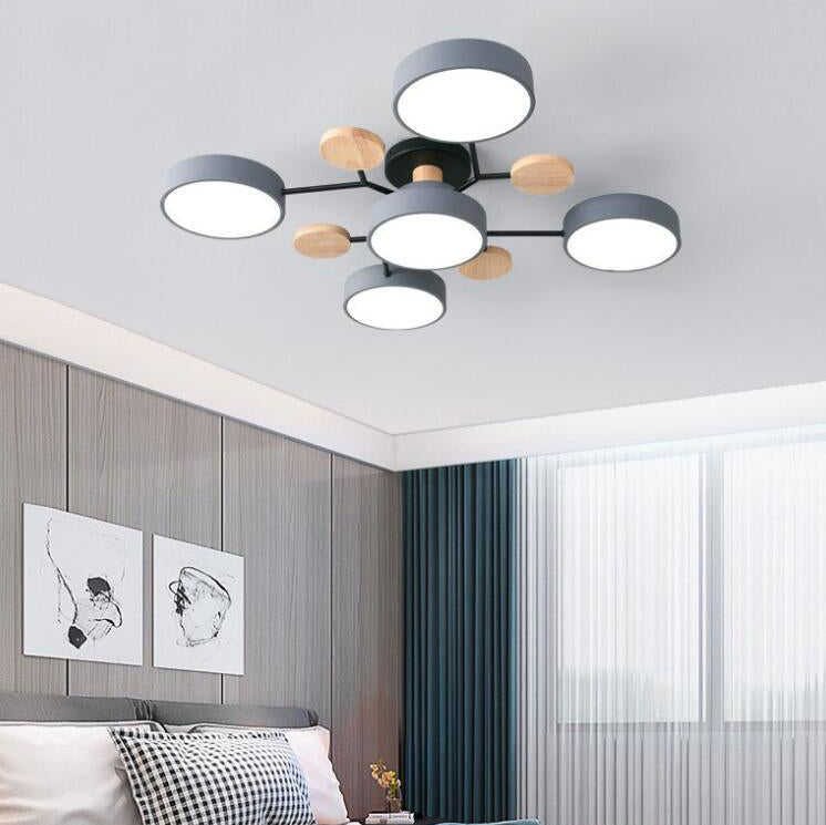 Scandinavische Plafondlamp Met Houten Accenten