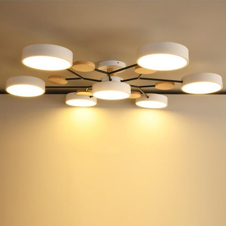 Scandinavische Plafondlamp Met Houten Accenten