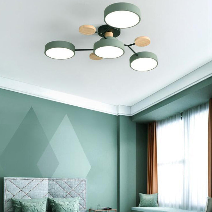 Scandinavische Plafondlamp Met Houten Accenten