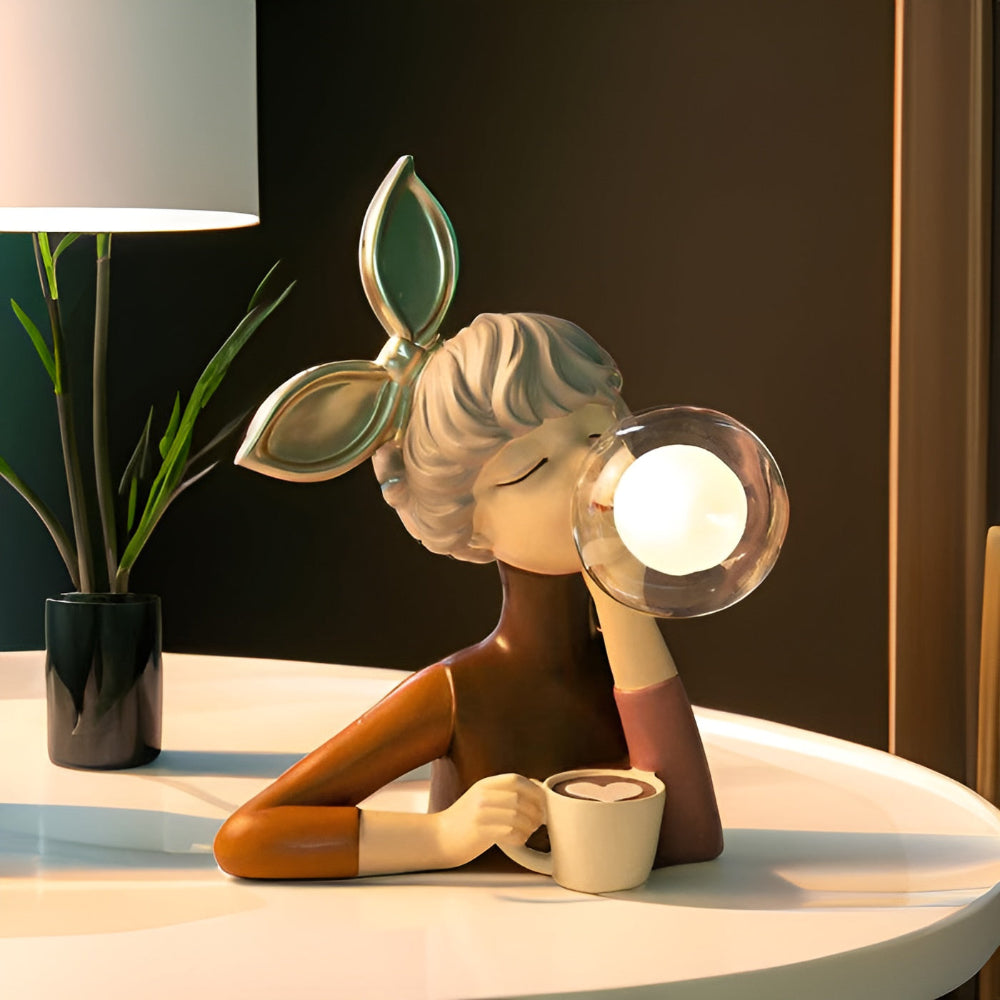 Decoratieve Tafellamp Met Meisjesfiguur En Glazen Bol