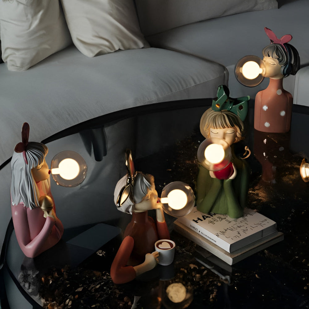 Decoratieve Tafellamp Met Meisjesfiguur En Glazen Bol