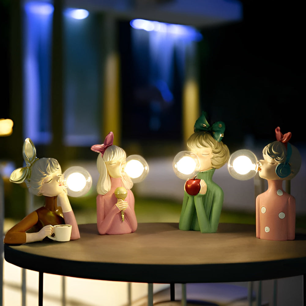 Decoratieve Tafellamp Met Meisjesfiguur En Glazen Bol