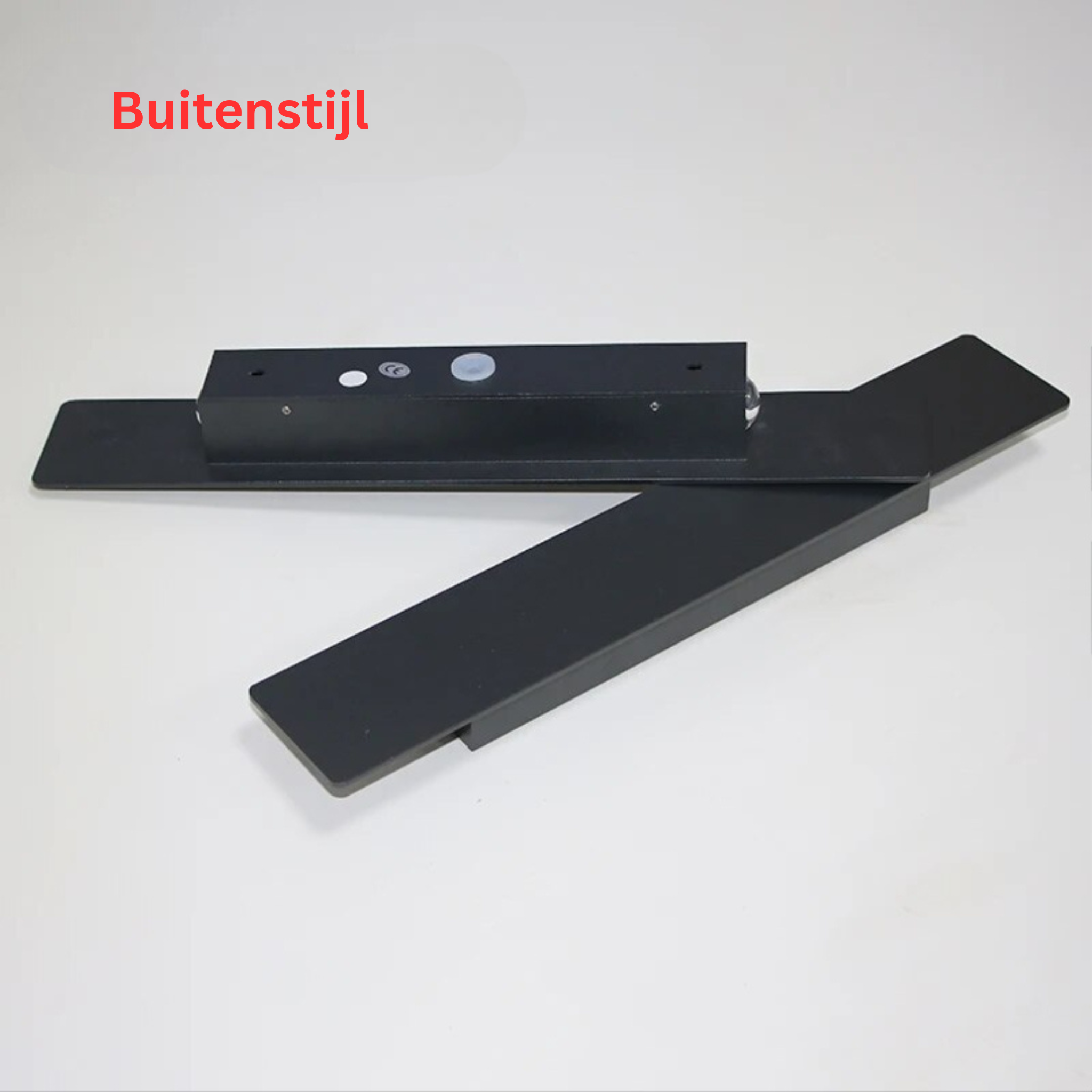 Moderne zwarte buiten wandlamp met up en down verlichting