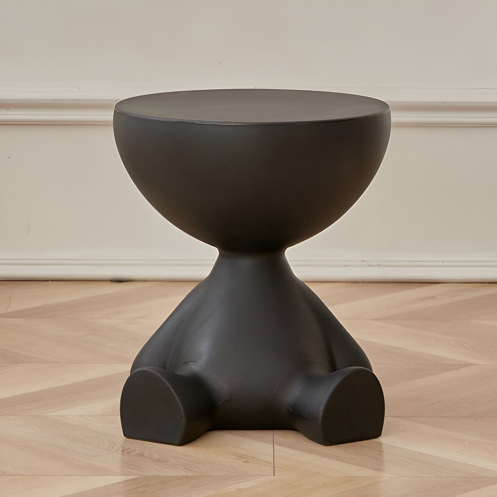 Moderne ronde bijzettafel met speels design