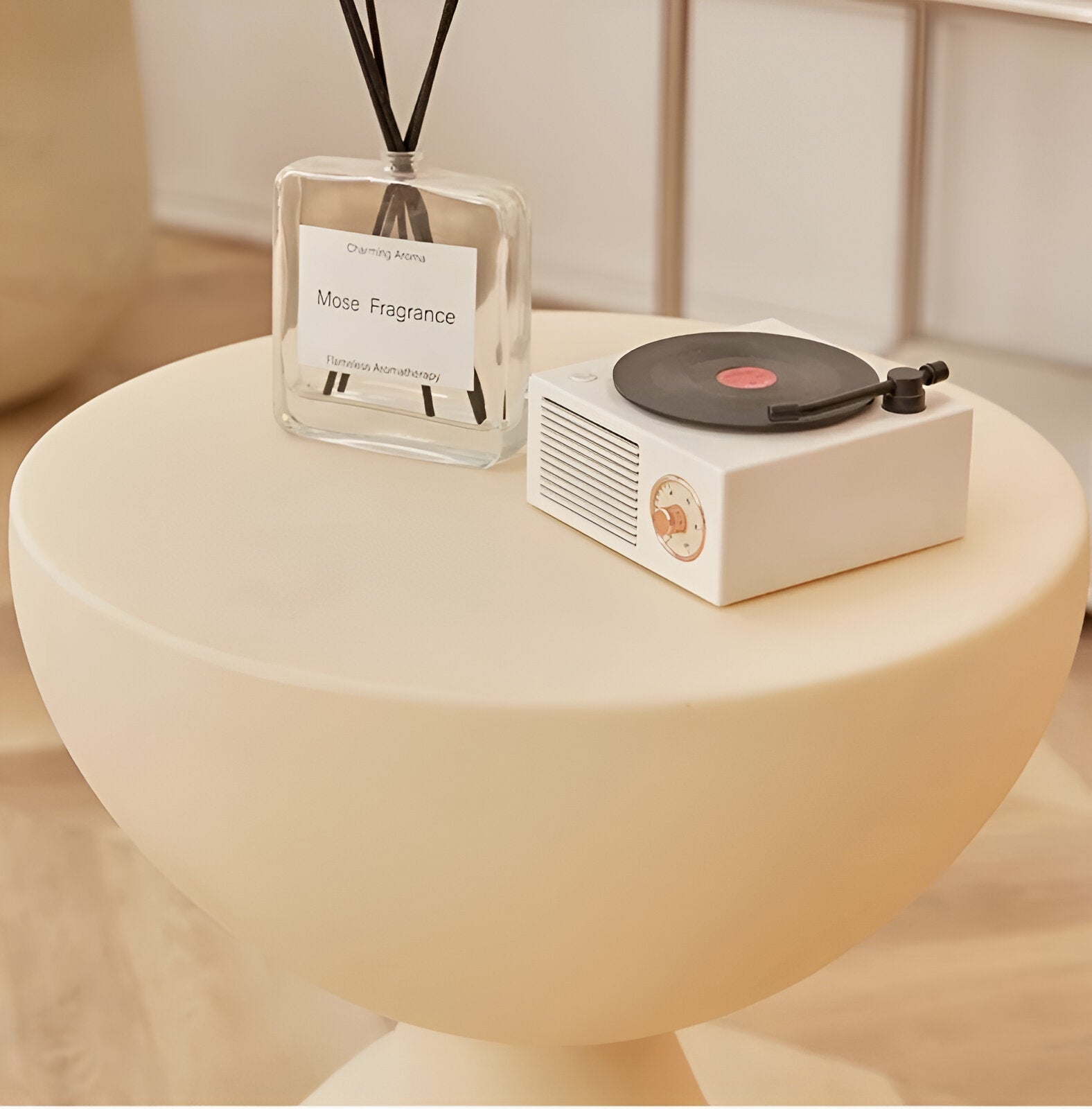 Moderne ronde bijzettafel met speels design