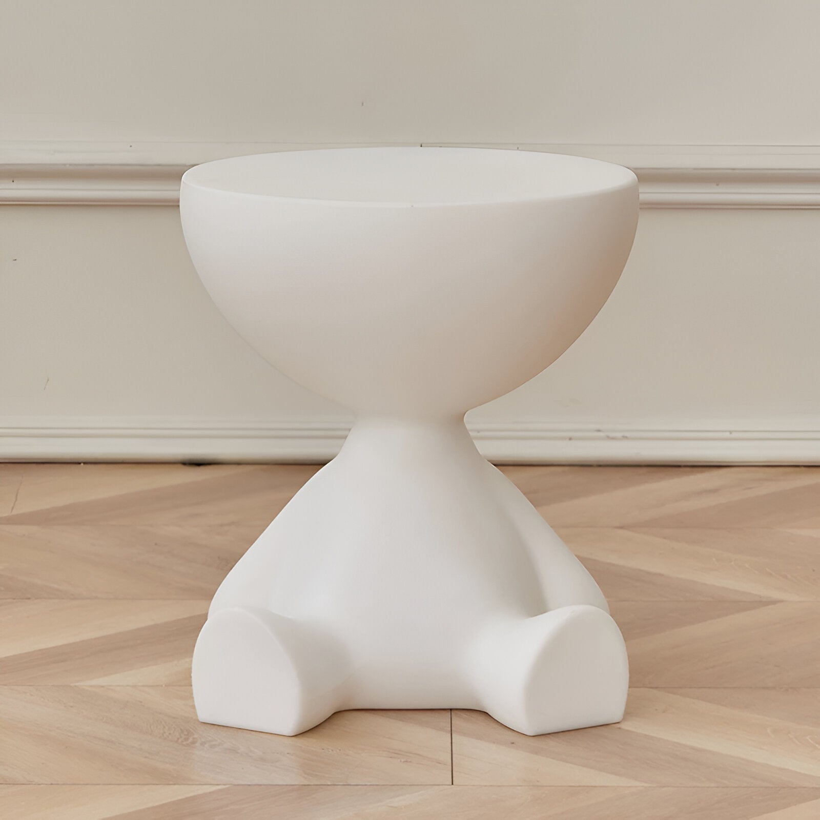 Moderne ronde bijzettafel met speels design