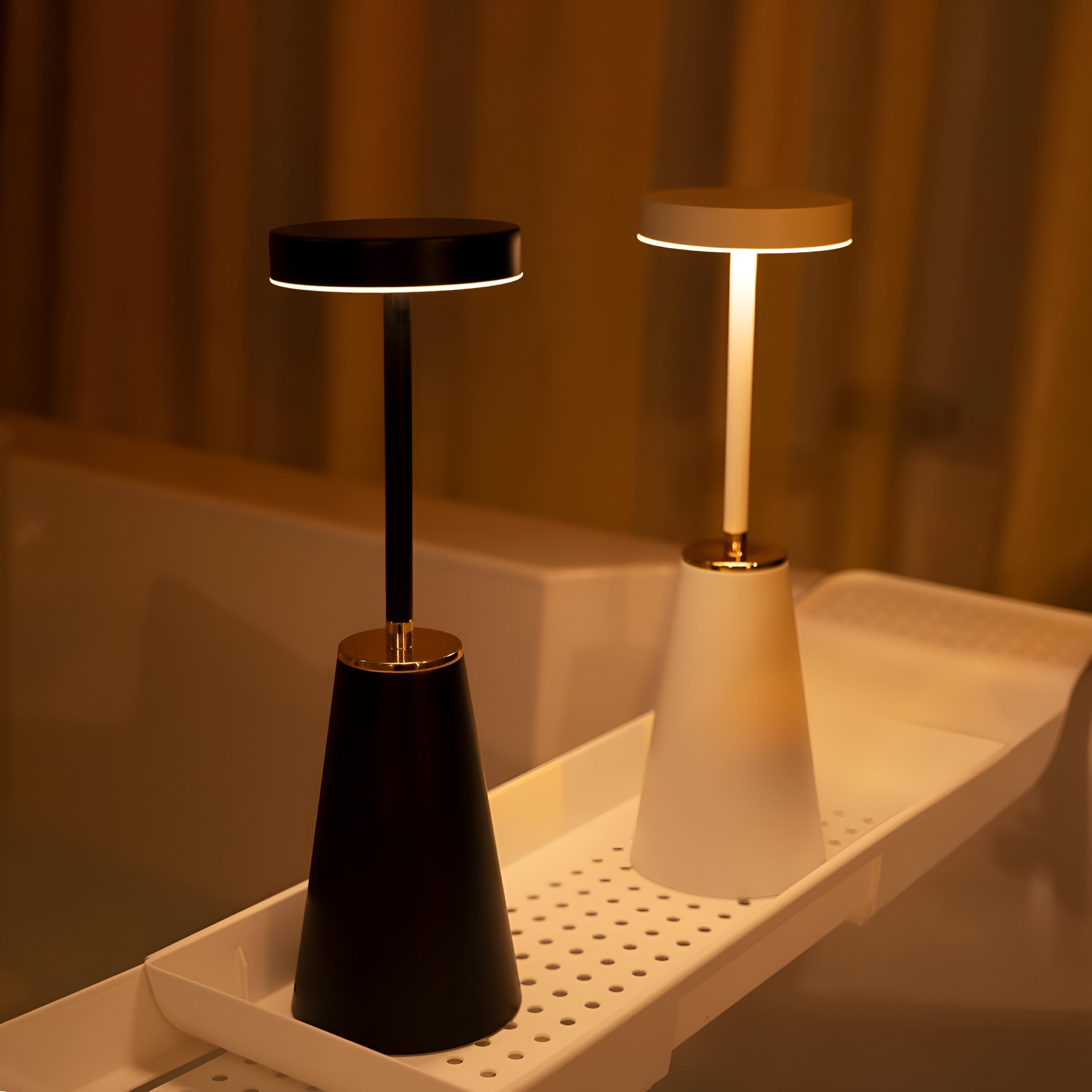 Strakke Draadloze Bureaulamp Voor Een Modern Interieur