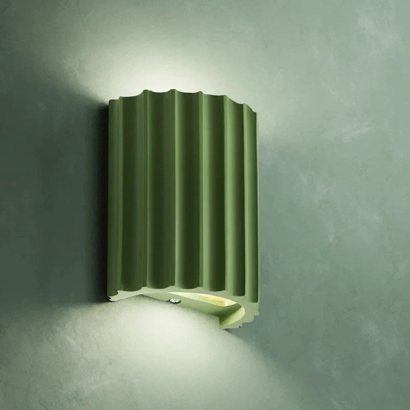 Moderne Wandlamp Van Hars In Geribbelde Vorm