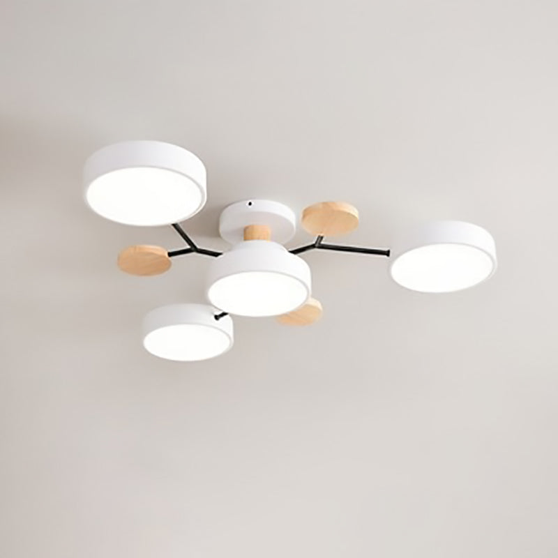 Scandinavische Plafondlamp Met Houten Accenten