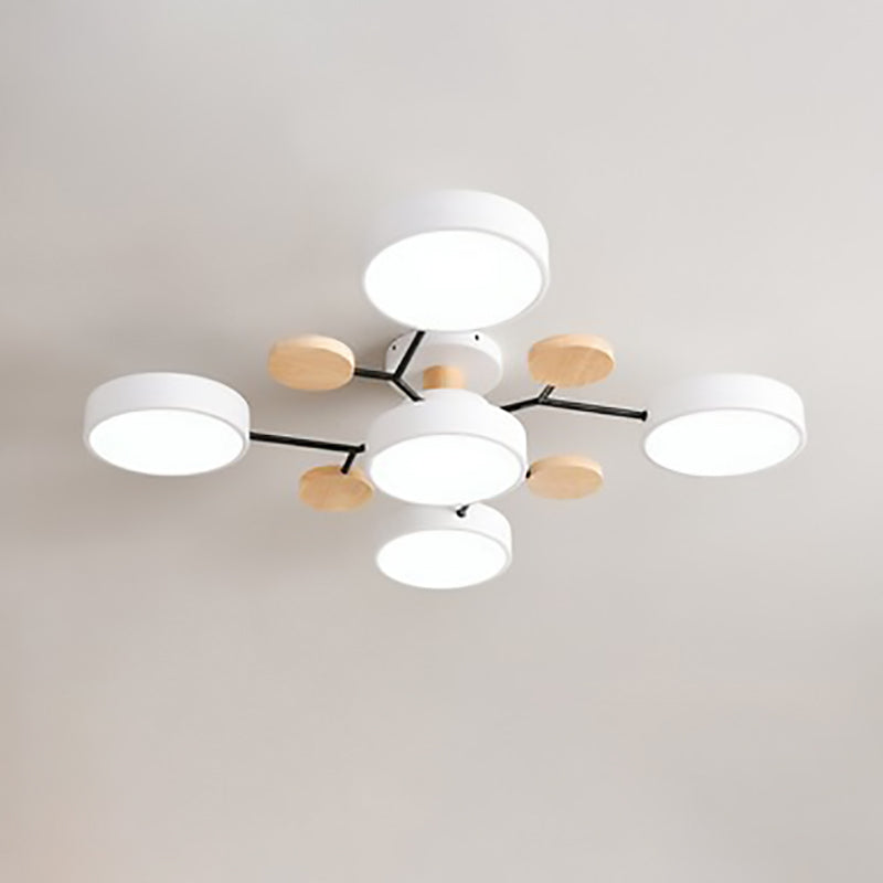 Scandinavische Plafondlamp Met Houten Accenten