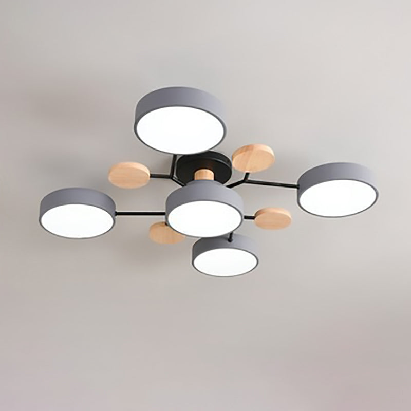 Scandinavische Plafondlamp Met Houten Accenten