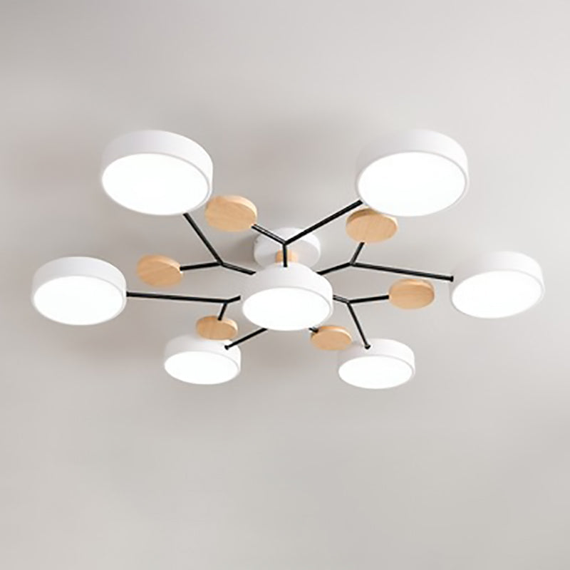 Scandinavische Plafondlamp Met Houten Accenten