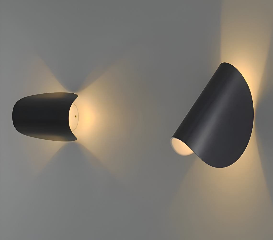 Draaibare Metalen Wandlamp In Curve Vorm