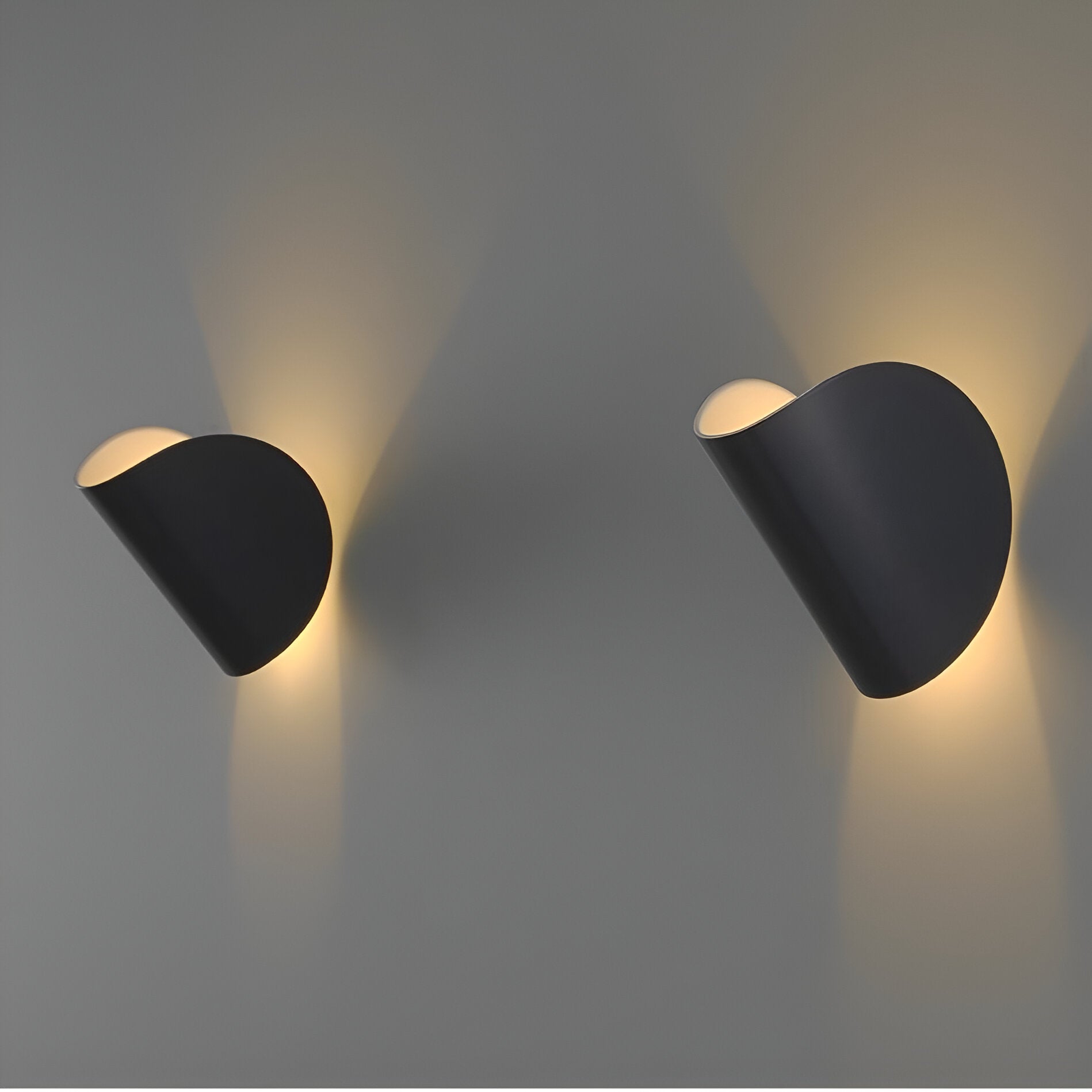 Draaibare Metalen Wandlamp In Curve Vorm