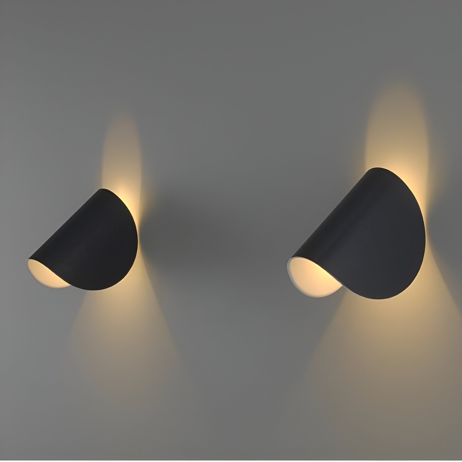 Draaibare Metalen Wandlamp In Curve Vorm