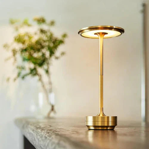 Moderne Draadloze Tafellamp In Scandinavische Stijl