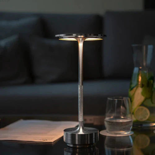 Moderne Draadloze Tafellamp In Scandinavische Stijl