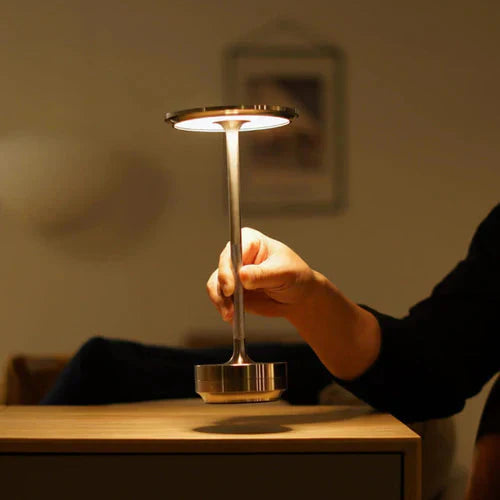 Moderne Draadloze Tafellamp In Scandinavische Stijl