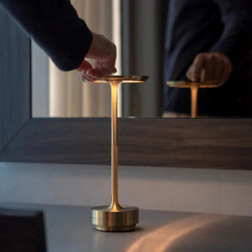 Moderne Draadloze Tafellamp In Scandinavische Stijl
