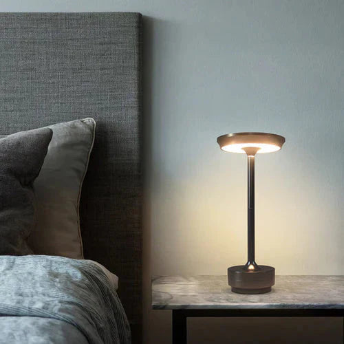 Moderne Draadloze Tafellamp In Scandinavische Stijl