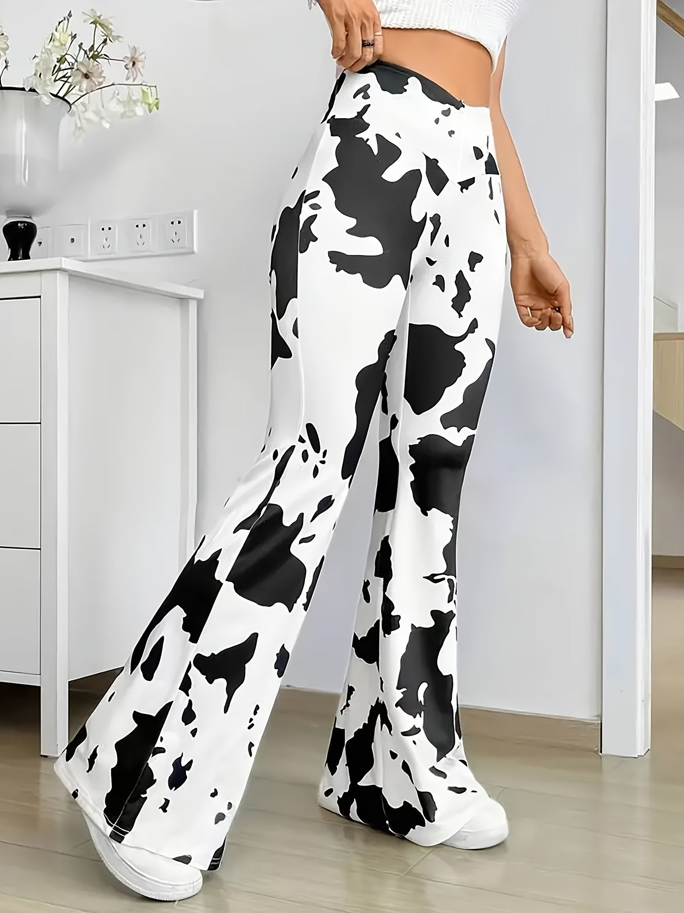 Naida - Hoog uitgesneden broek met koeienprint