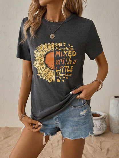 Benita - Grafisch zonnebloemen T-shirt