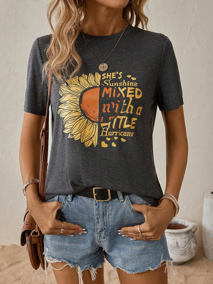 Benita - Grafisch zonnebloemen T-shirt