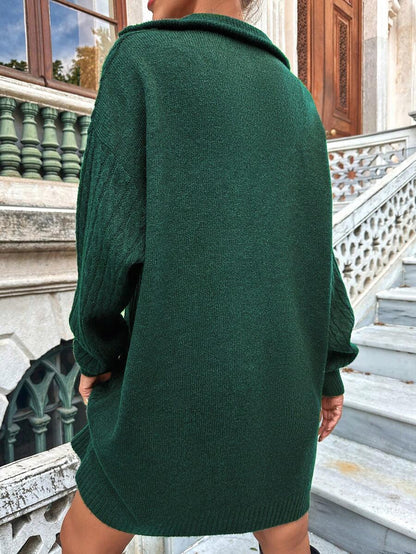 Elegante Warme Mini Sweaterjurk Met Kwartrits En Kabelpatroon