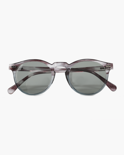 Tijdloze 3 Delige Set met Ronde Zonnebril Suède Loafers en Half Zip Trui Lichtgewicht
