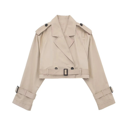 Trendy Korte Dames Trenchcoat Met Revers En Moderne Pasvorm
