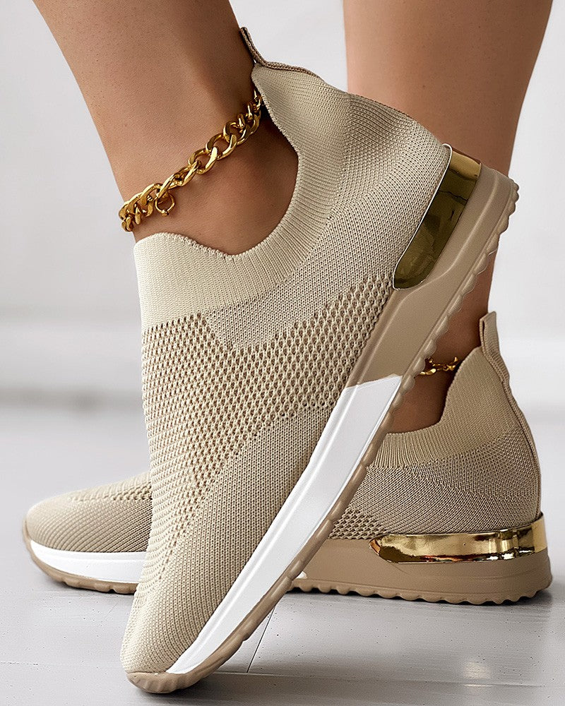Wenlora - Slip-On Gebreide Sneakers met Gouden Accenten