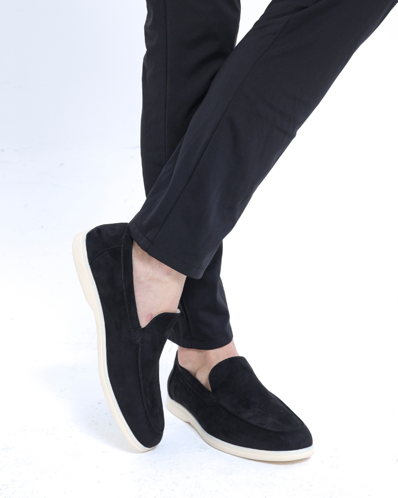 Stijlvolle Heren 3 Delige Set Polo met Lange Mouwen Broek en Suède Loafers
