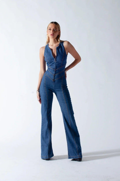 Elena – Spijkerjumpsuit met Open Rug en Wijde Pijpen voor Dames
