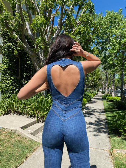 Elena – Spijkerjumpsuit met Open Rug en Wijde Pijpen voor Dames