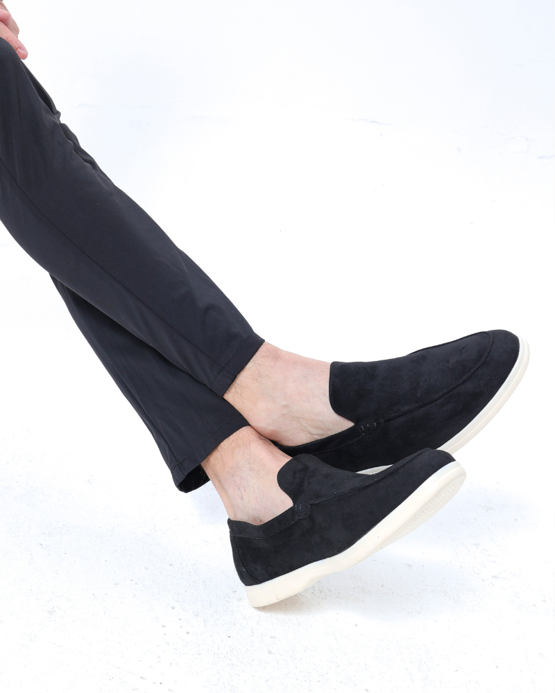 Stijlvolle Heren 3 Delige Set Polo met Lange Mouwen Broek en Suède Loafers