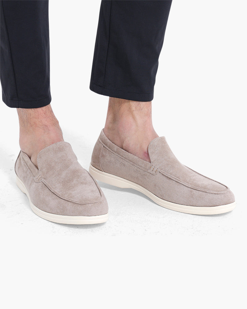 Tijdloze 3 Delige Set met Ronde Zonnebril Suède Loafers en Half Zip Trui Lichtgewicht