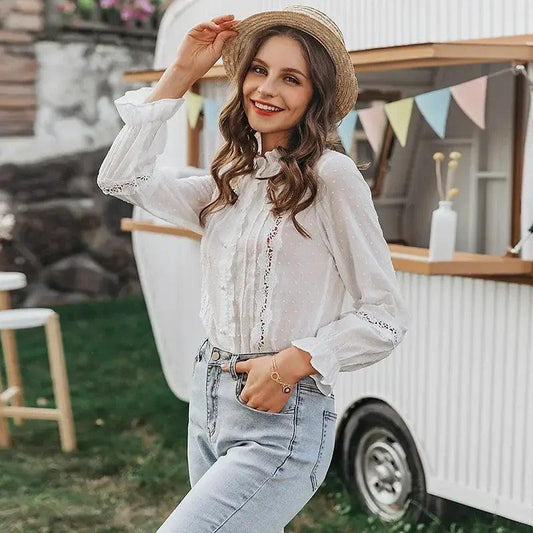 Amara – Witte Blouse met Kant en Subtiele Ruffles voor Dames