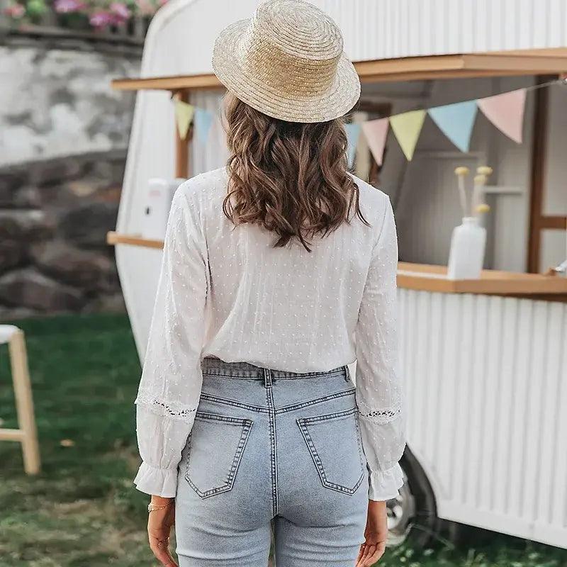 Amara – Witte Blouse met Kant en Subtiele Ruffles voor Dames