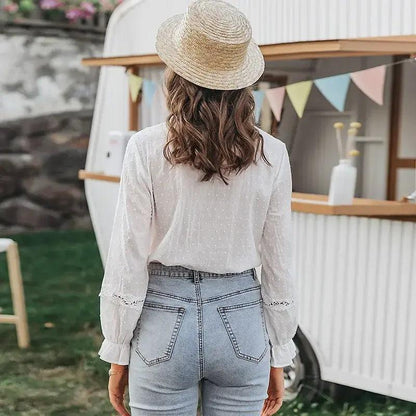 Amara – Witte Blouse met Kant en Subtiele Ruffles voor Dames