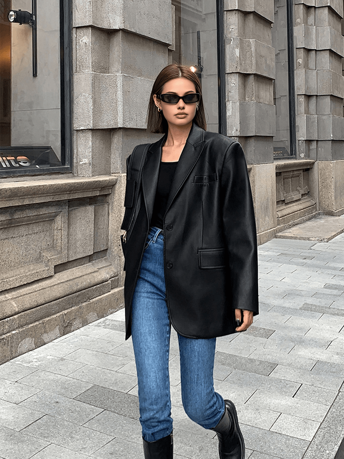 Caroline - Blazer van oversized imitatieleer met schouderdetails voor dames