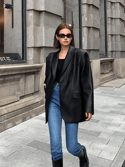 Caroline - Blazer van oversized imitatieleer met schouderdetails voor dames