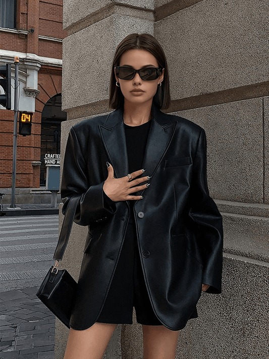 Caroline - Blazer van oversized imitatieleer met schouderdetails voor dames