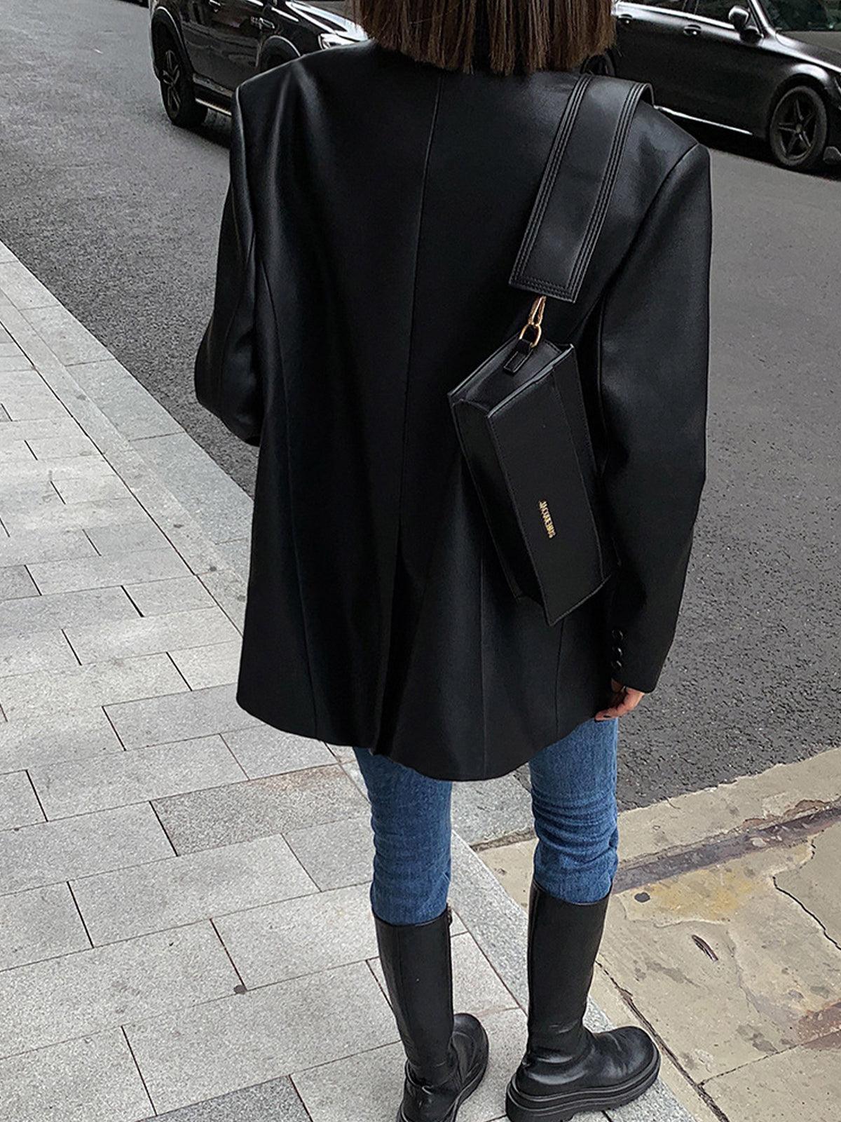 Caroline - Blazer van oversized imitatieleer met schouderdetails voor dames