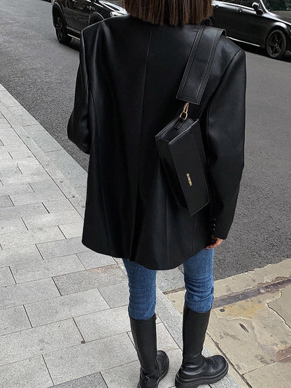 Caroline - Blazer van oversized imitatieleer met schouderdetails voor dames