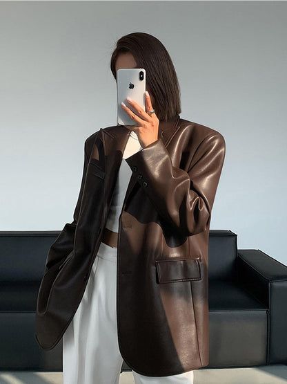 Caroline - Blazer van oversized imitatieleer met schouderdetails voor dames
