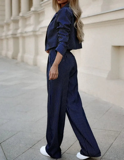 Cilla - Set van pinstripe blazer en broek met wijde pijpen