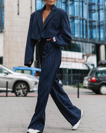 Cilla - Set van pinstripe blazer en broek met wijde pijpen