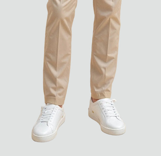 Witte Heren Sneakers Met Minimalistisch Design En Vetersluiting