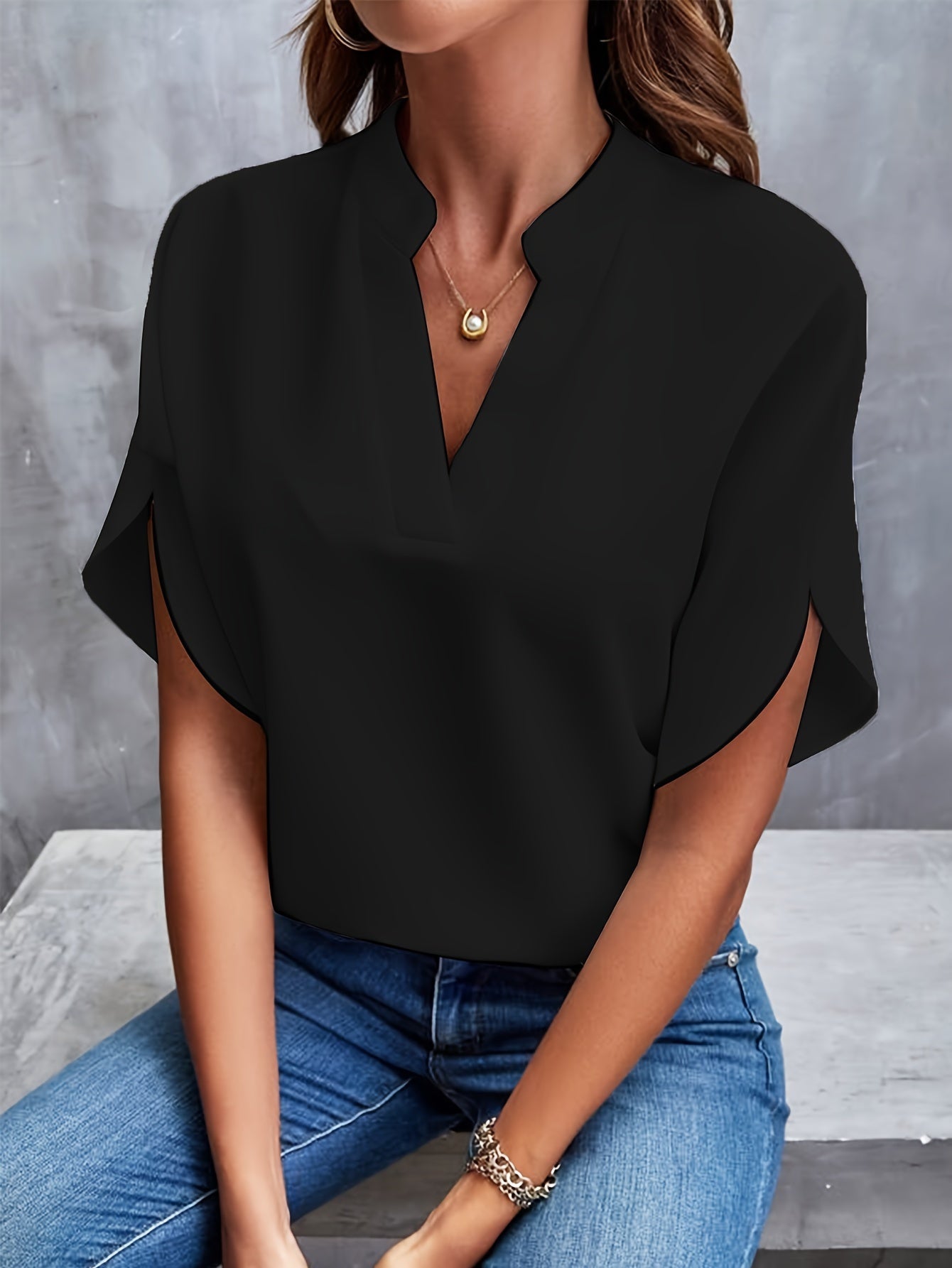 Stijlvolle Dames Blouse met V-hals en Korte Mouwen