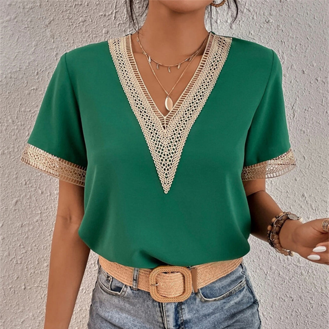 Damira - Elegante V-hals blouse met kanten randje voor dames